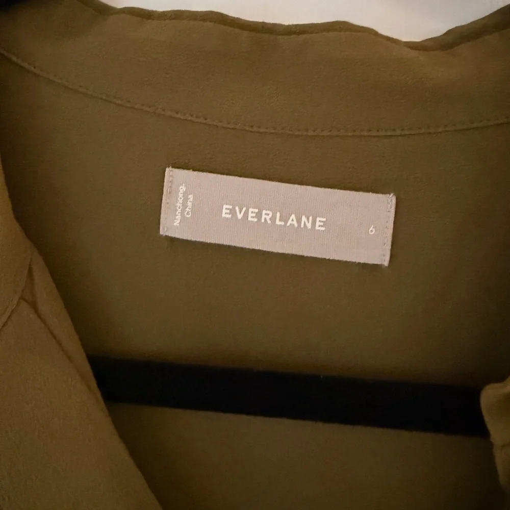 Everlane Women's Boxy Silk Shirt - Picture 5 of 8